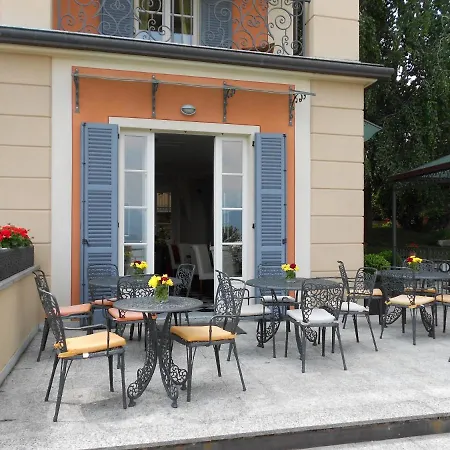 La Luna Nel Porto 3* סטרסה