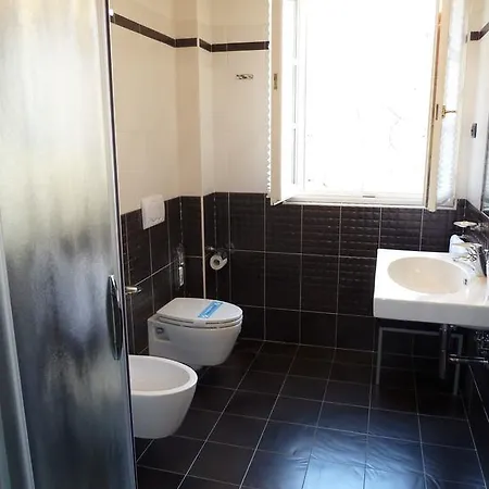 La Luna Nel Porto מלון