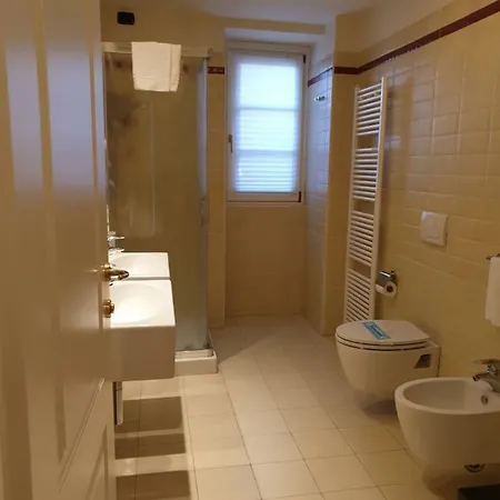 La Luna Nel Porto סטרסה