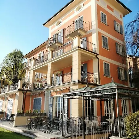 La Luna Nel Porto 3* סטרסה