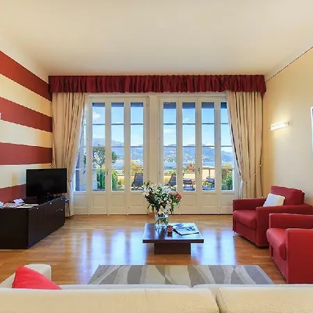 La Luna Nel Porto סטרסה